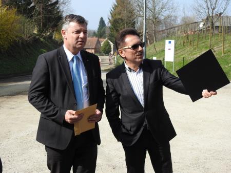 Minister za infrastrukturo dr. Peter Gašperšič obiskal delovišče na Gibini 8